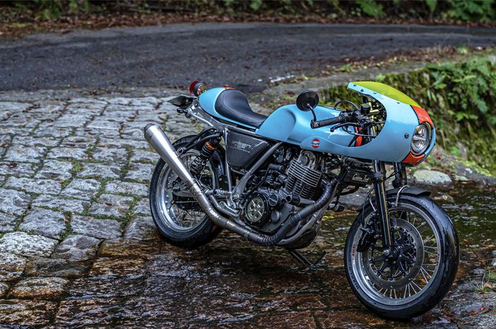 Yamaha SR400 Cafe Racer