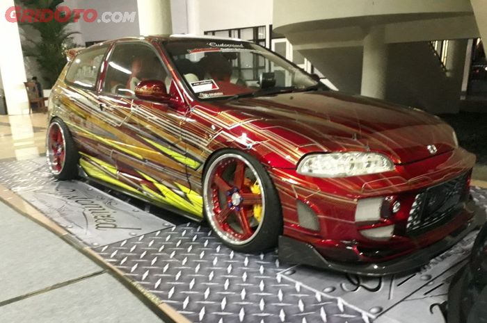 Honda Civic Estilo dengan bodi airbrush