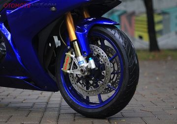 Ohlins r25 hot sale