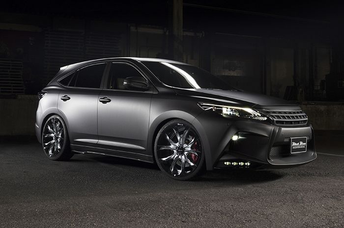 Modifikasi Toyota Harrier hasil garapan Wald International, Jepang