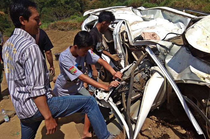 Kecelakaan Honda CR-V di Magetan, Jawa Timur (13/10/2018)