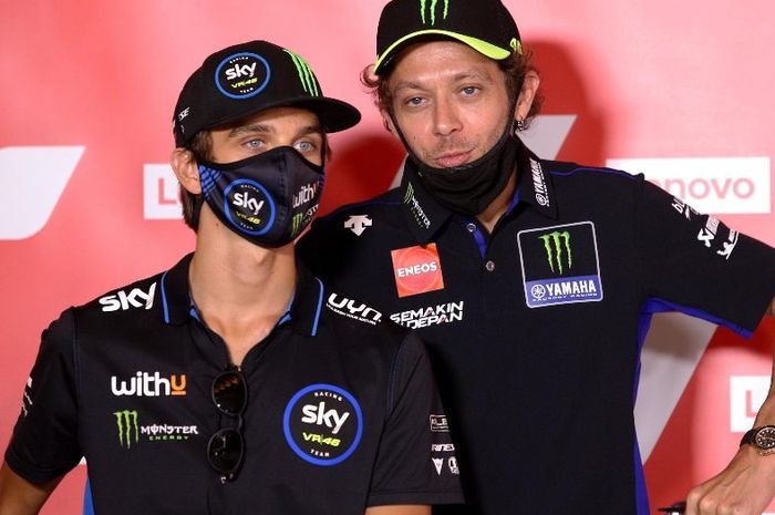 Luca Marini dan Valentino Rossi bakal bersaing pada MotoGP 2021 mendatang,