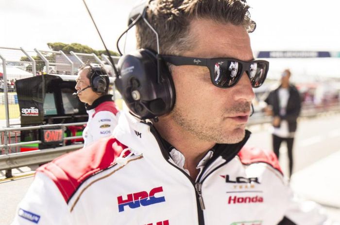 Bos tim LCR Honda, Lucio Cecchinello mengaku tidak khawatir dengan rumor pensiun yang menyerang salah satu pembalapnya, Cal Crutchlow