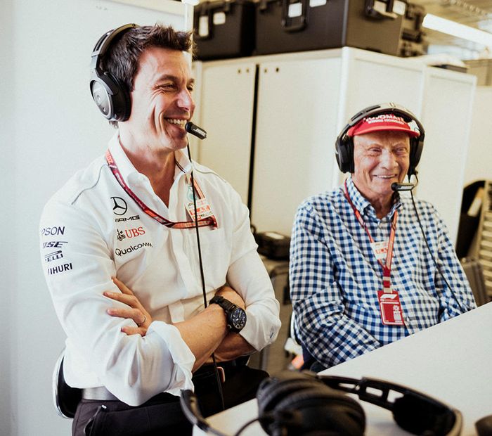 Niki Lauda (kanan) selaku non-executive chairman tim Mercedes dan bos tim Mercedes Toto Wolff saat di GP F1 Monako