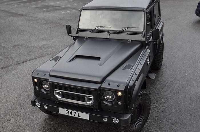 Land Rover Defender long nose garapan Kahn Design