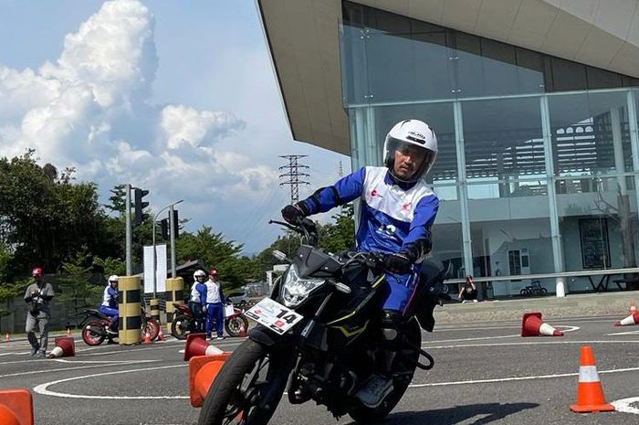 Kompetisi advisor komunitas dibagi menjadi 2 kategori, yaitu Community Advisor Matic (Perempuan) dan Sport (Laki-laki).