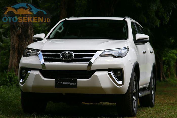 Kisaran harga Toyota Fortuner G Diesel tahun 2016 seken.