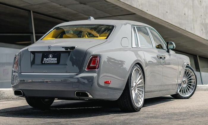 Modifikasi Rolls-Royce Phantom terlihat cantik dengan kelir abu-abu