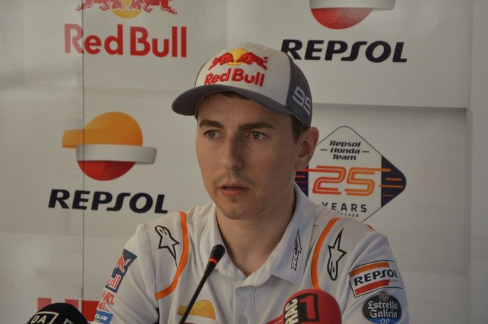 Pembalap Repsol Honda, Jorge Lorenzo, menanggapi perselisihan yang dia alami dengan rekan satu timnnya, Marc Marquez di MotoGP Catalunya