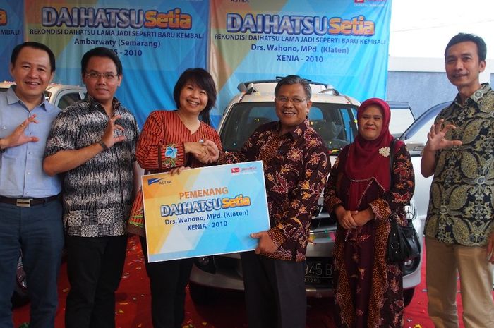 Daihatsu serahkan mobil rekondisi bagi pemenang program Daihatsu Setia 2018