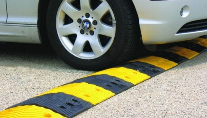 Ilustrasi Polisi tidur