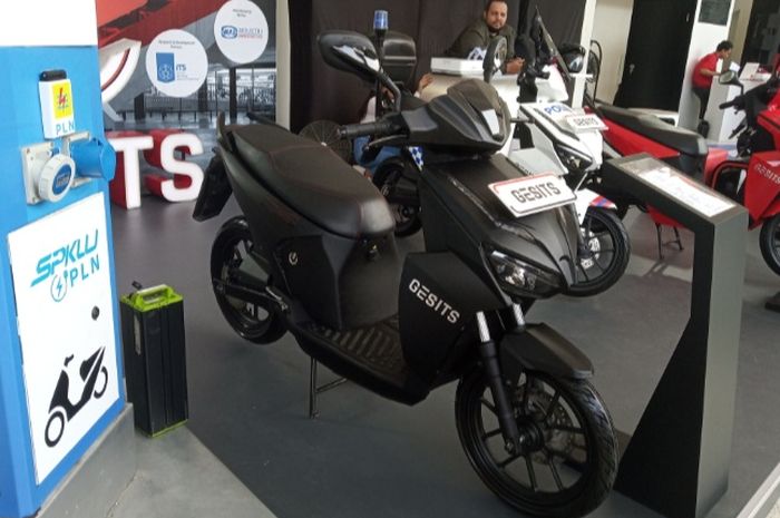 Motor listrik Gesits hadir dalam ajang IIMS Motobike Expo 2019.