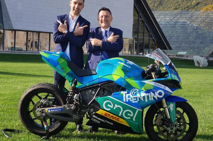 Matteo Ferrari (kiri) dan Fausto Gresini