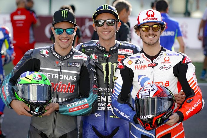 Valentino Rossi bersama dua muridnya yang akan berlaga di kelas MotoGP, Franco Morbidelli (kiri) dan Francesco Bagnaia (kanan)