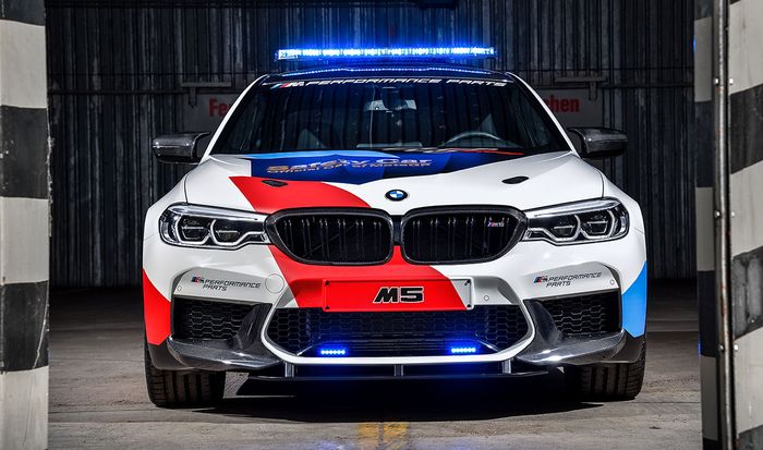 beginilah tampak depan BMW M5 yang tahun depan digunakan sebagai safety car di MotoGP