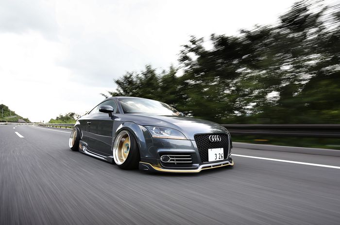 Modifikasi Audi TT dengan body kit Rowen