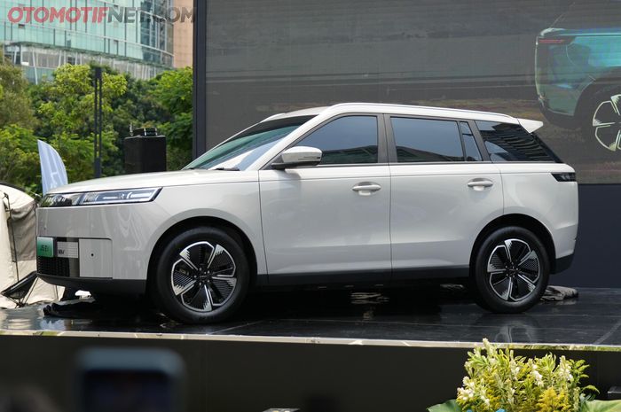 Pilihan mobil listrik JAECOO J5 EV Standard tahun 2026.