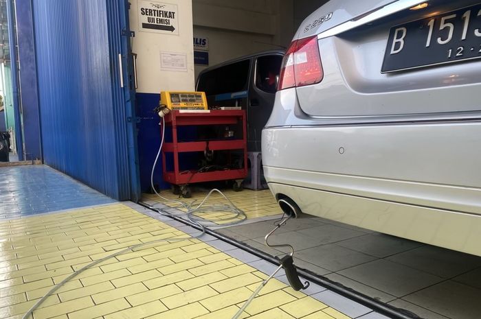 Enggak mahal, segini biaya uji emisi gas buang mobil di bengkel Nawilis. ILUSTRASI. Uji emisi gas buang mobil.