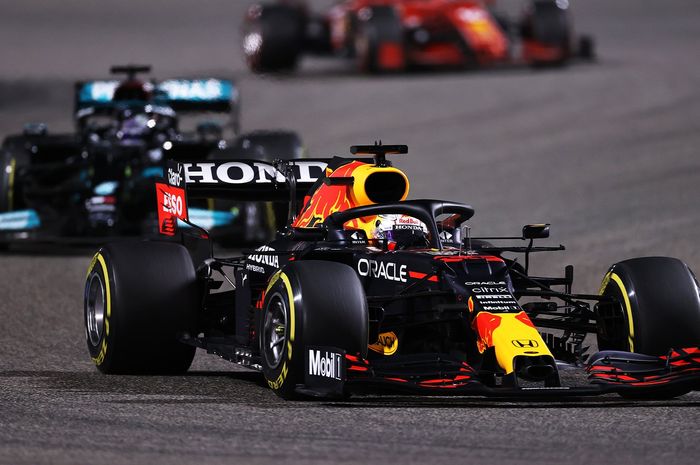 Pembalap tim Red Bull, Max Verstappen mendominasi akhir pekan F1 Bahrain 2021 tetapi kemenangan diraih pembalap tim Mercedes