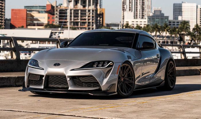 Tampilan sporty Toyota Supra A90 didukung aero kit minimalis