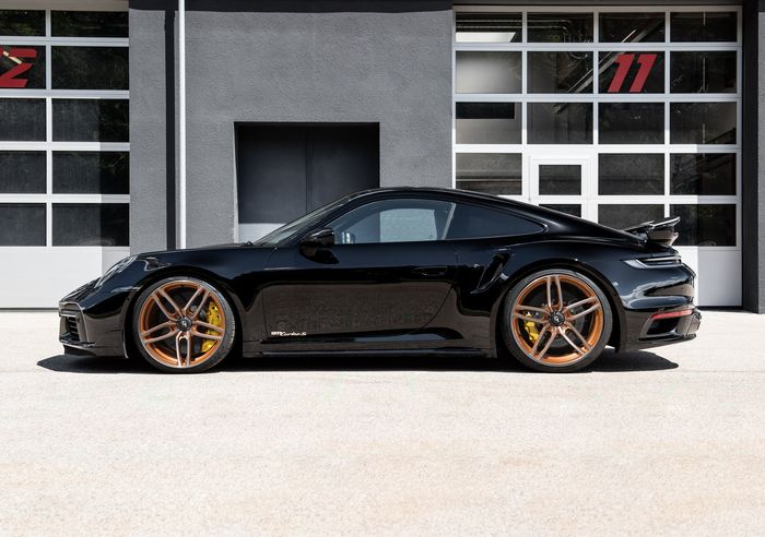 Modifikasi Porsche 911 Turbo S ditopang pelek Hurricane RR berkelir oranye