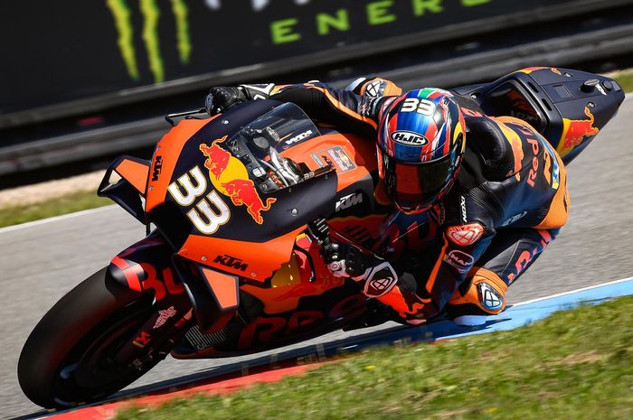 Brad Binder bawa KTM raih kemenangan perdana, sementara Valentino Rossi gagal naik podium di balapan MotoGP Ceko 2020