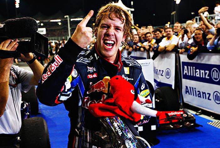 Sebastian Vettel kala juara dunia F1 2010. Masih jadi pembalap termuda dalam sejarah juara dunia F1. 