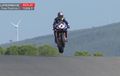 Aksi Toprak Razgatlioglu Terbang Kala WorldSBK Portugal 2022 Bikin Ngeri