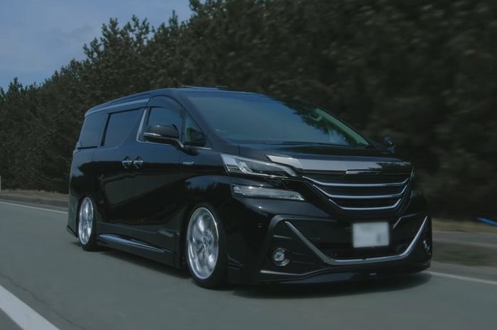 Modifikasi Toyota Vellfire Hybrid tampil elegan dengan kaki-kaki kandas