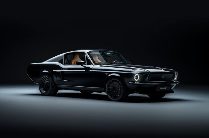 Restorasi Ford Mustang Fastback 1967 hasil garapan Charge Cars, Inggris