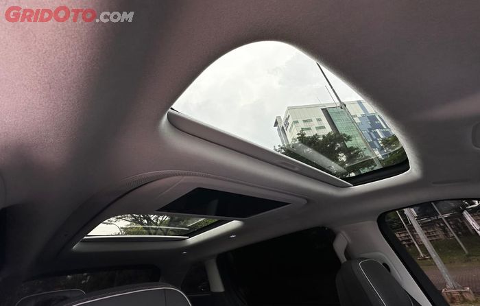 Double panoramic roof di Xpeng X9 