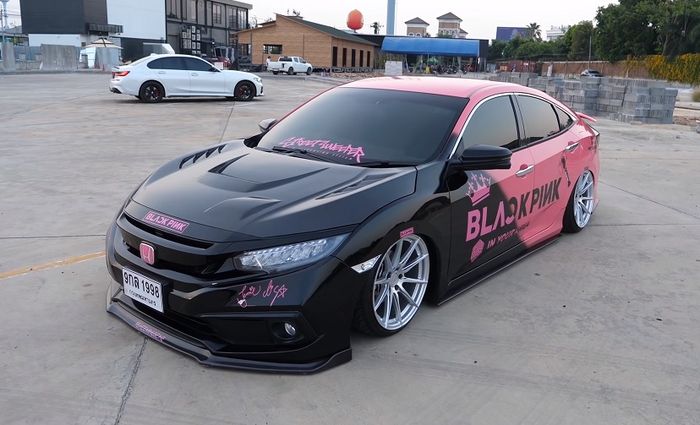 Tampilan depan modifikasi Honda Civic Turbo BLACKPINK