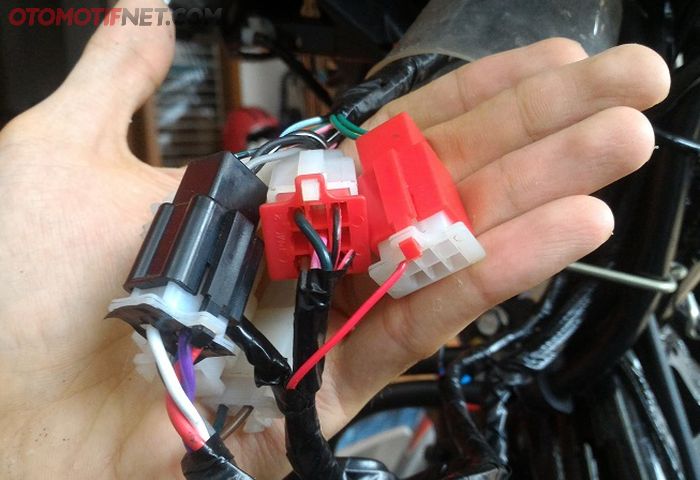 Pasang Saklar Bajaj Pulsar 200NS di All New Honda PCX 150 (Gbr.2)