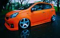 Pilih Cutting Sticker Oranye, Toyota Agya Jadi Fresh