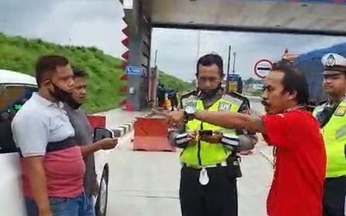 Ilustrasi penyitaan fidusia oleh debt collector