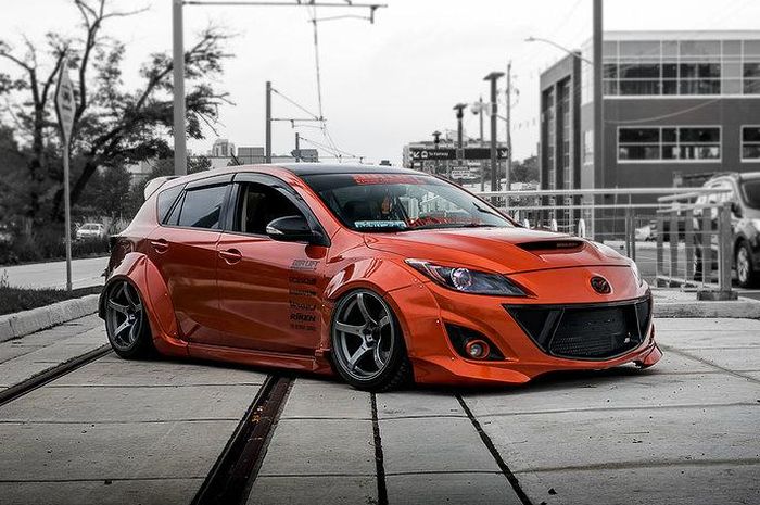 Modifikasi Mazda3 lawas hasil garapan bengkel Kanada, Fortune Flares