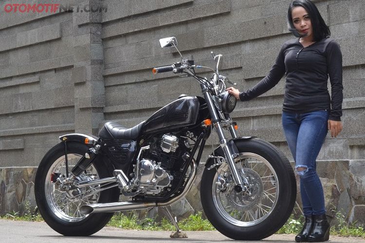 Jadi Pengen Kenalan Cewek Asal Bandung Ini Pakai Yamaha Scorpio Z Bobber Gridoto Com