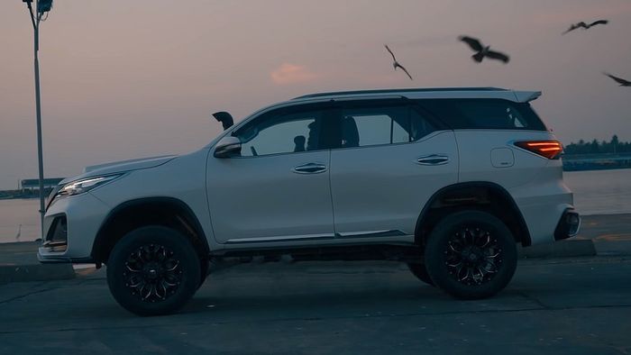 Toyota Fortuner pasang pelek Fuel Assault ukuran 18x9 inci 