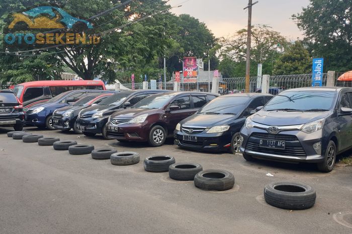 Mobil seken harga dibawahn Rp 100 jutaan.