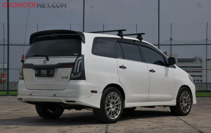 Ubahan di eksterior Kinjang Innova 2.5V Diesel milik Tri Agung ini biasa saja, fokusnya di performa