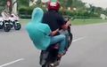 Honda BeAT Wheelie di Depan Polisi, Aksi 3 Remaja Viral, Diciduk Cepat!