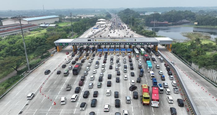 Ilustrasi. Gerbang Tol Cikampek Utama