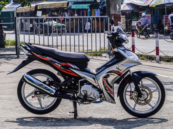 Sektor mesin hanya diberi leher knalpot titanium