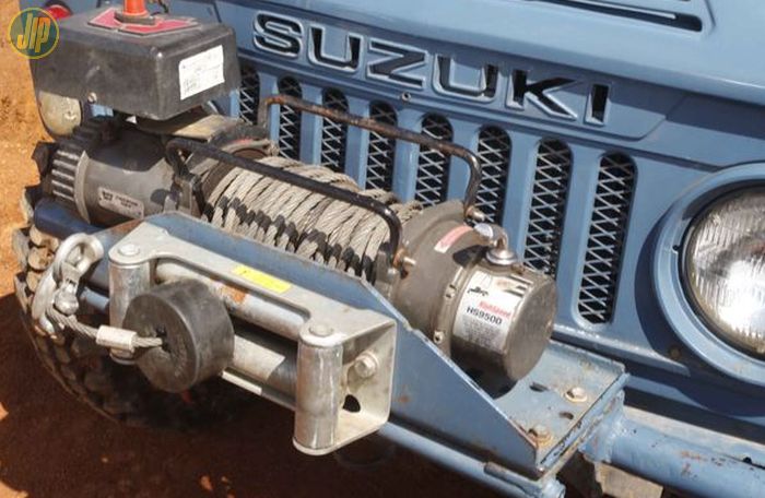 Winch 'model tidur' dipasang sebagai alat recovery Suzuki Jimny Jangkrik ini