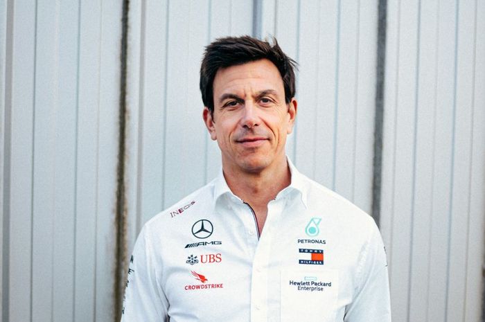 Bos tim Mercedes, Toto Wolff membeli saham perusahaan sportscar Aston Martin