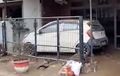 KIA Picanto Luluh Lantak Diterjang Banjir Pondok Gede, Cerita Pemilik Memprihatinkan