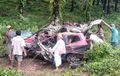 Nissan Grand Livina Luluh Lantak, Bodi Terbelah, Lima Penumpang Tak Bernyawa di Kebun Sawit