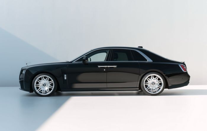 Modifikasi Rolls-Royce Ghost ditopang pelek Vossen ukuran 22 inci
