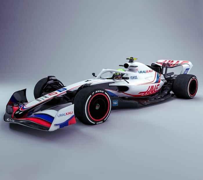 Mobil F1 2022 dengan livery mobil F1 2021