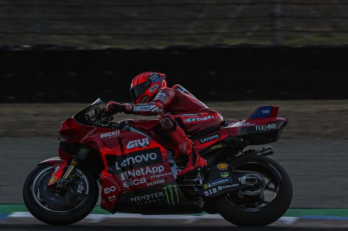 Marc Marquez punya pilihan sendiri soal versi mesin motor Ducati di MotoGP 2025